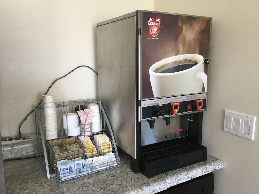 Quality Inn Sawyer Екстериор снимка