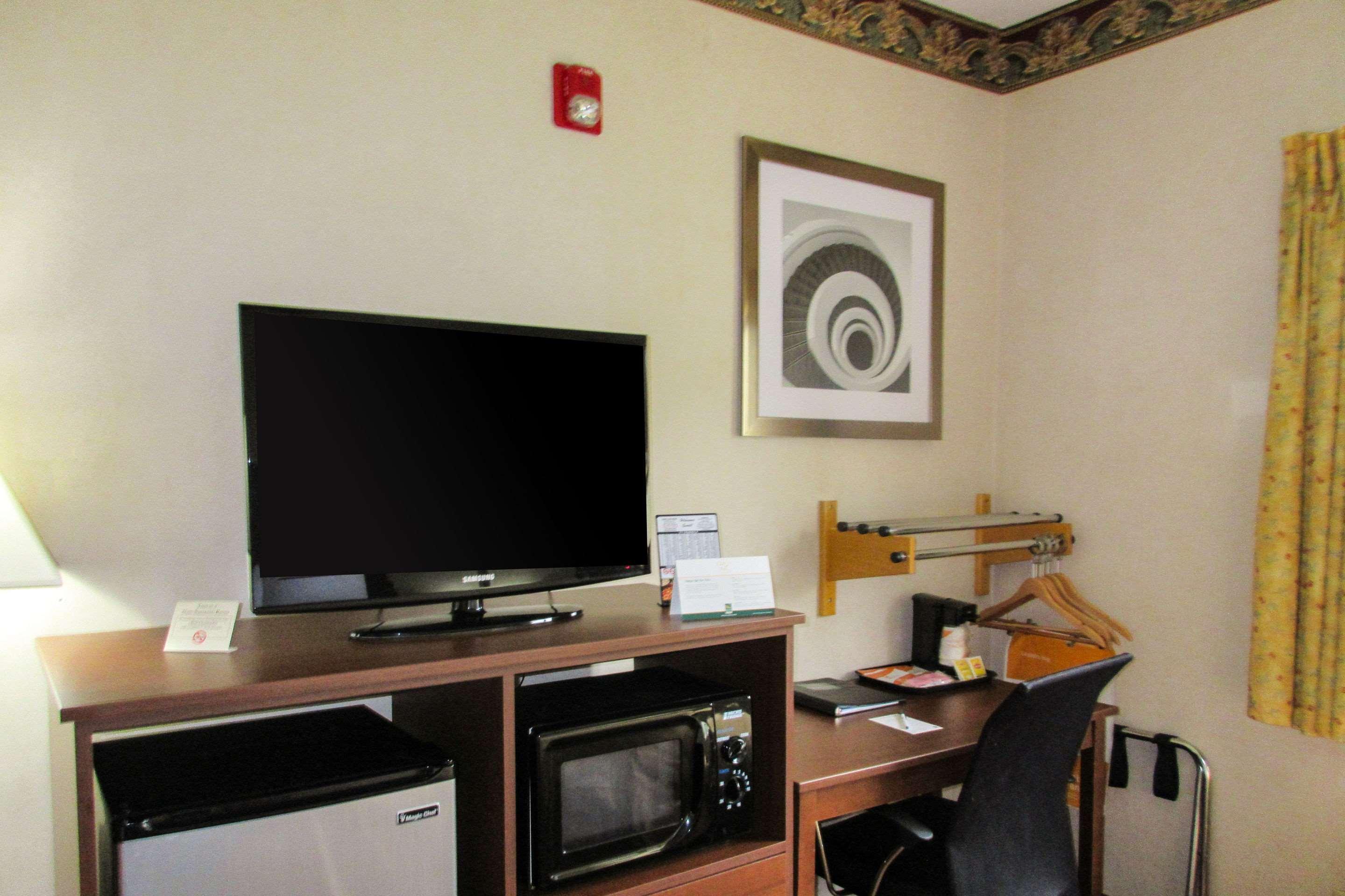 Quality Inn Sawyer Екстериор снимка