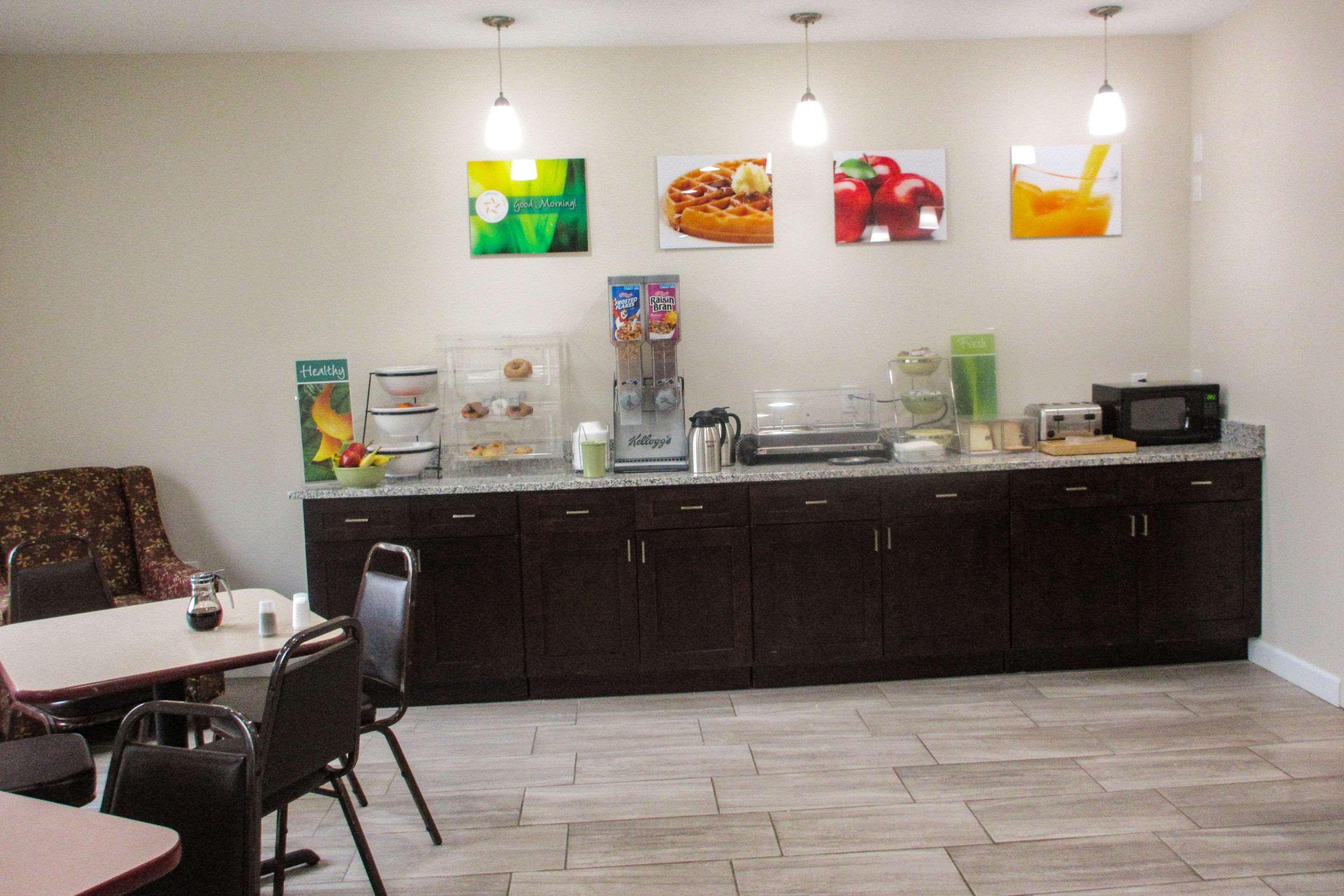 Quality Inn Sawyer Екстериор снимка