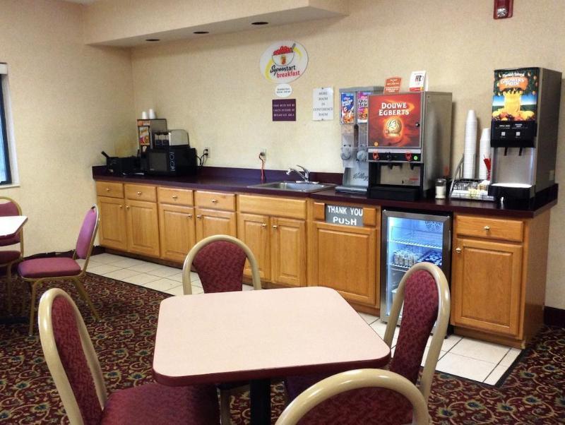 Quality Inn Sawyer Екстериор снимка