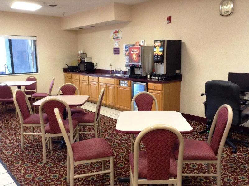 Quality Inn Sawyer Екстериор снимка